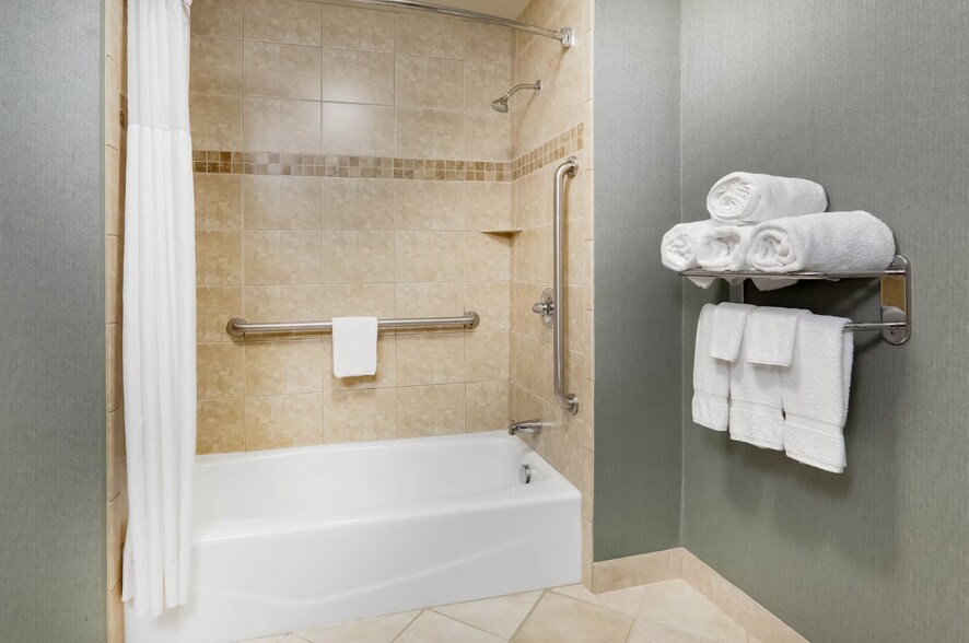 More Photos Of 431 Airport Fwy, Euless Hospitality For Sale