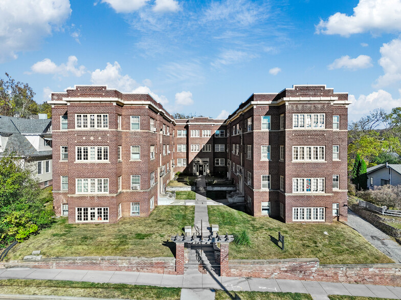 Primary Photo Of 255 Oakland Ave, Council Bluffs Apartments For Sale