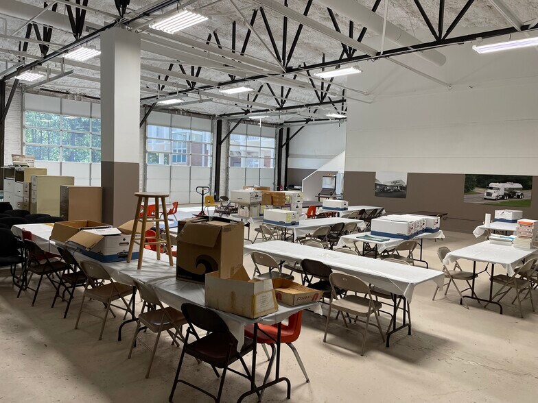 More Photos Of 5670 US-80, Jackson Manufacturing For Lease