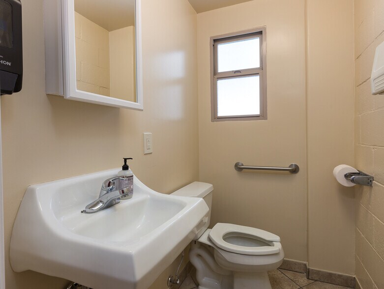 More Photos Of 11708 Inglewood Ave, Hawthorne Warehouse For Sale