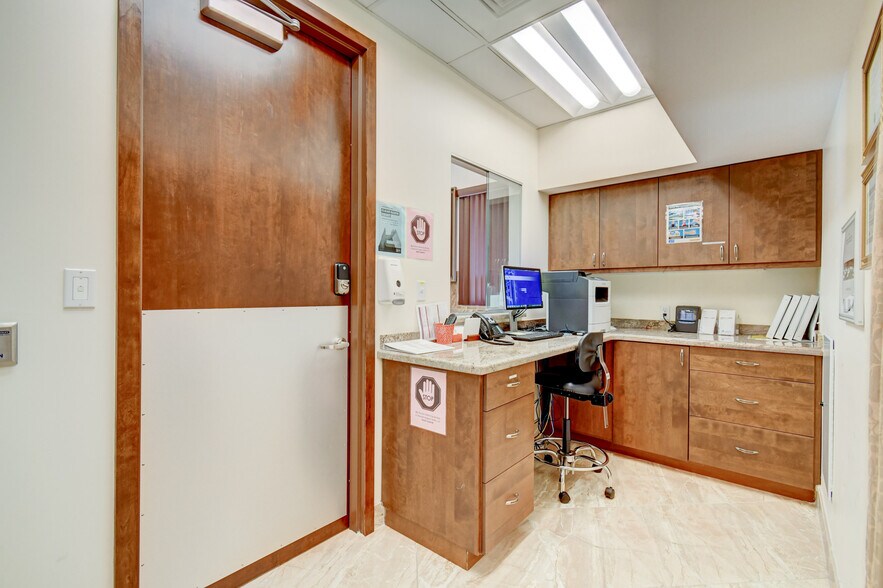 More Photos Of 2314 Seacrest Blvd, Boynton Beach Medical For Lease