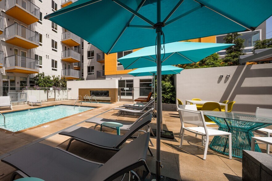 More Photos Of 424 W Pico Blvd, Los Angeles Apartments For Lease