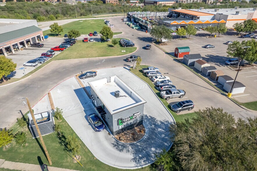 More Photos Of 330 NW John Jones Dr, Burleson Fast Food For Lease