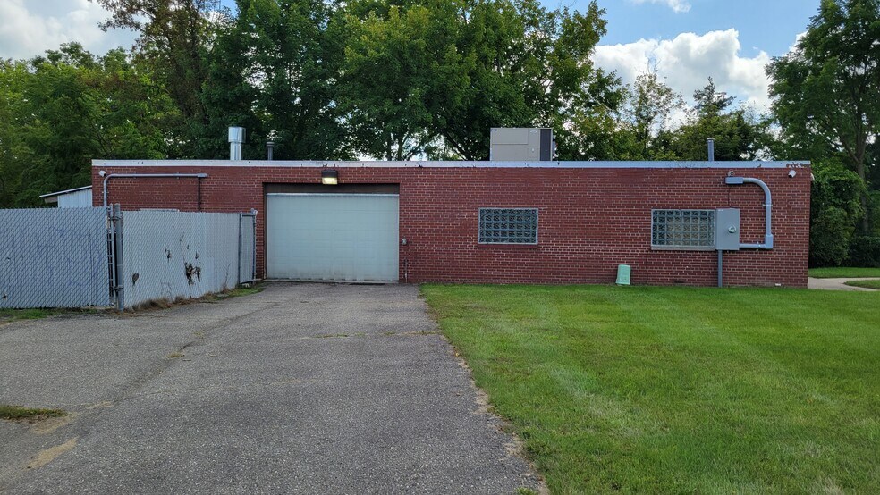 More Photos Of 427 N Steer St, Addison Hospital For Sale