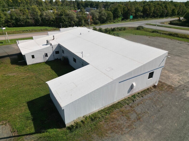 More Photos Of 180 Rue De L'anse S, Beaumont Light Distribution For Sale