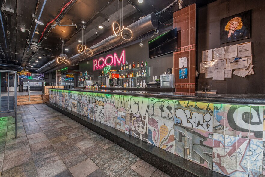 More Photos Of 112 Chestnut St, Philadelphia Storefront Retail Residential For Sale
