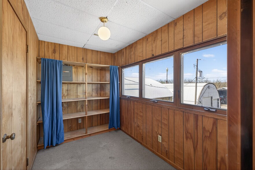More Photos Of S101 S Main St, Nelson General Retail For Sale