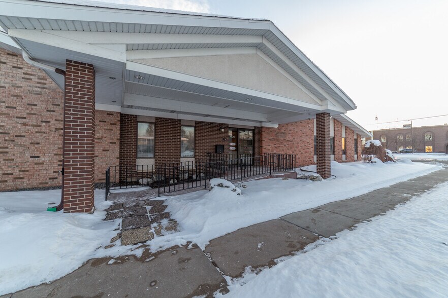 More Photos Of 605 Scott St, Wausau Office For Sale