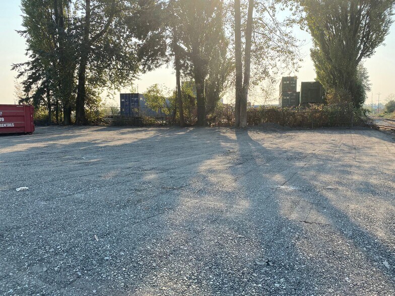 More Photos Of 8321 Willard St, Burnaby Land For Lease