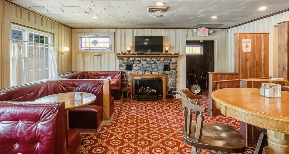 More Photos Of 650 N Main St, Sheffield Restaurant For Sale