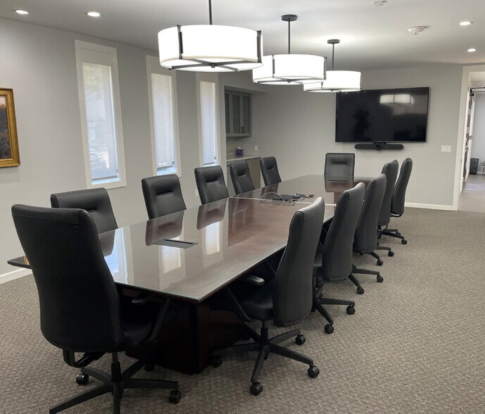 More Photos Of 3939 Essex Ln, Houston Office For Sale