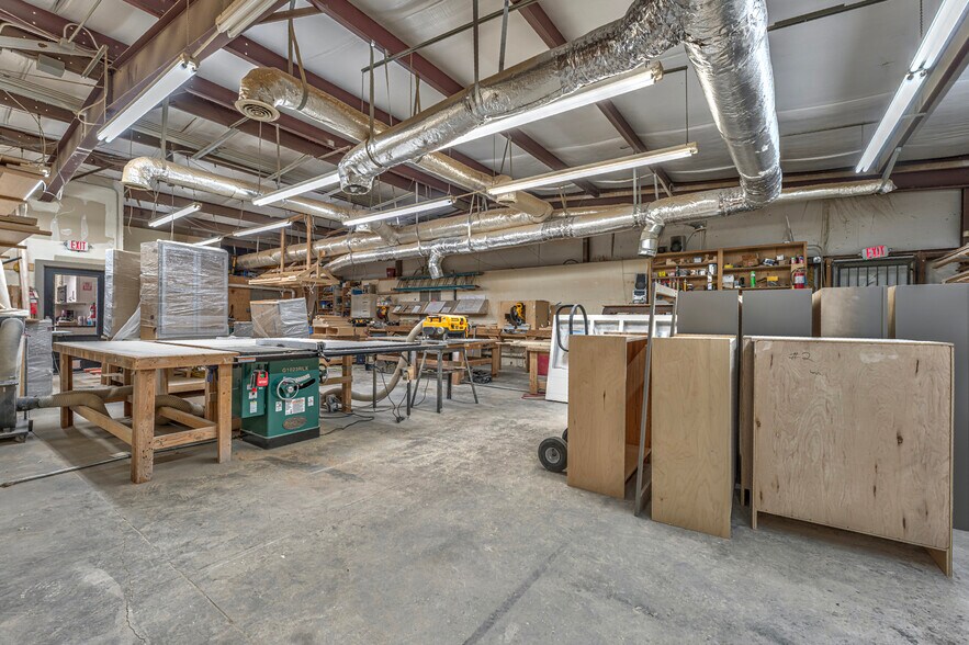 More Photos Of 921 N Lahoma Ave, Norman Light Manufacturing For Sale