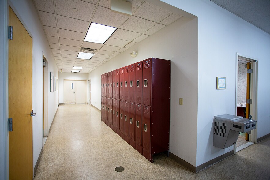 More Photos Of 11 Beaver Brook Rd, Littleton Light Manufacturing For Lease