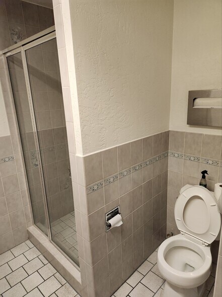 More Photos Of 178 S Victory Blvd, Burbank Office For Lease