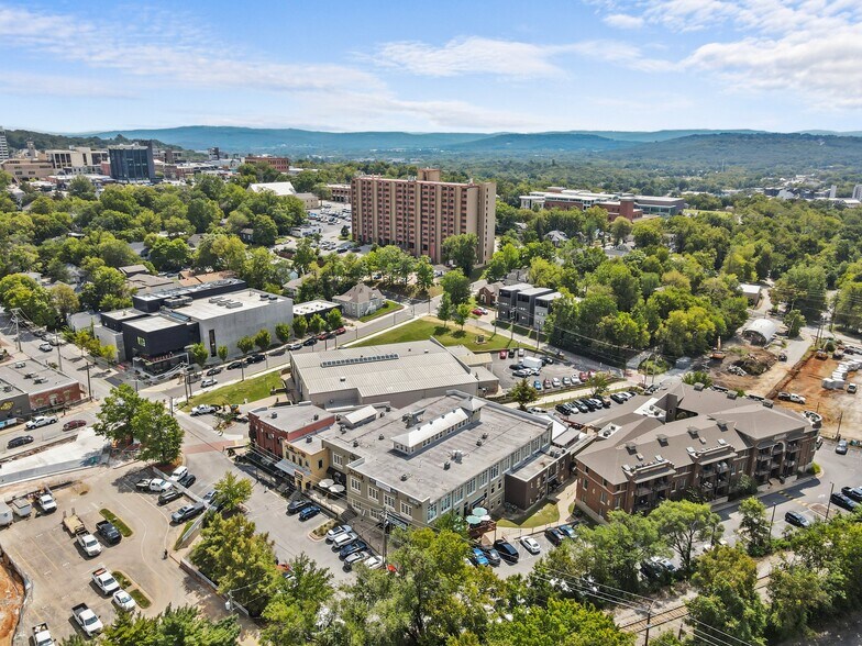 More Photos Of 509 W Spring St, Fayetteville Storefront Retail Office For Lease