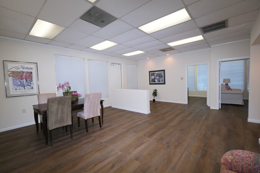 More Photos Of 8820 Business Park Dr, Austin Office For Sale