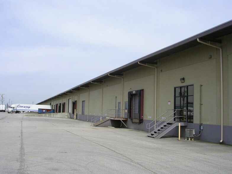 Primary Photo Of 7625 National Tpke, Louisville Warehouse For Lease