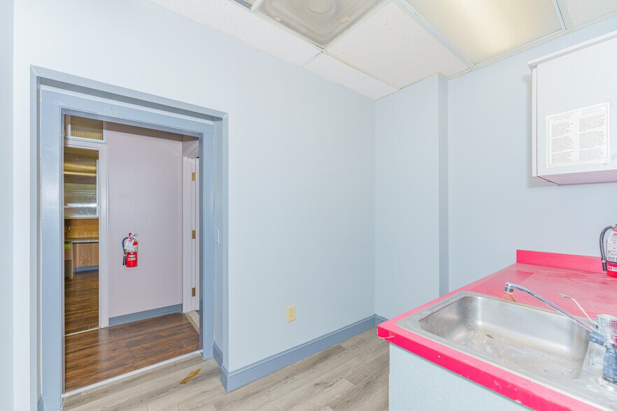 More Photos Of 961-963 State Route 146, Clifton Park Medical For Lease