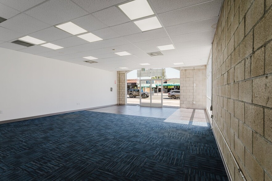 More Photos Of 5961 Laurel Canyon Blvd, Valley Village Storefront For Lease