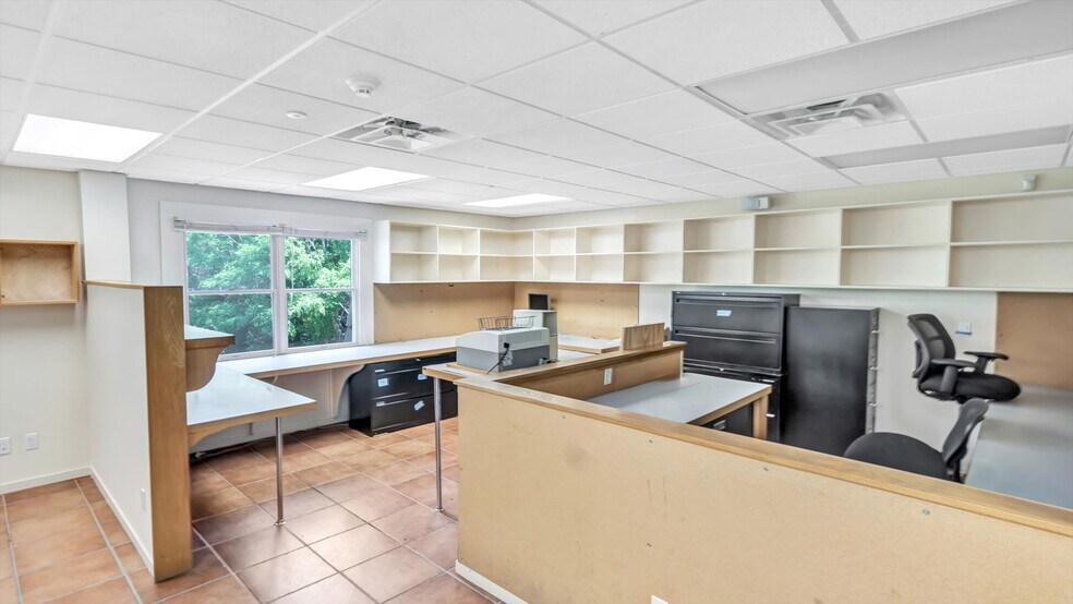More Photos Of 921 County Road 39, Southampton Office For Sale