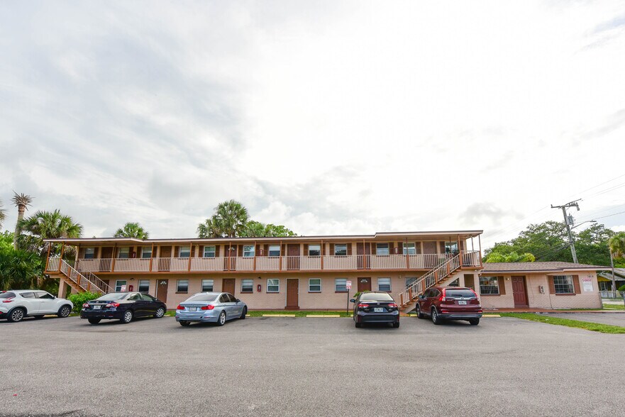 More Photos Of 621 Peachtree St, Cocoa Apartments For Sale