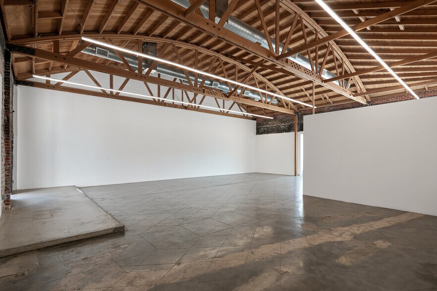 More Photos Of 4859-4851 Fountain Ave, Los Angeles General Retail For Sale