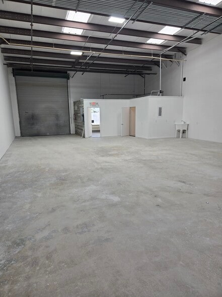 More Photos Of 3623 E Evans Rd, San Antonio Light Distribution For Lease