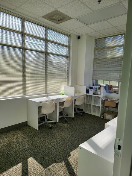 More Photos Of 2315 W Arbors Dr, Charlotte Medical For Lease