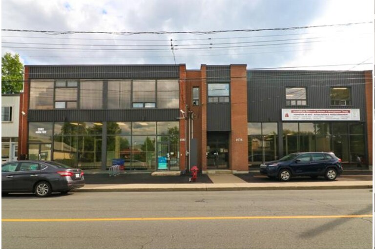 More Photos Of 2078-2082 Rue Sainte-Hélène, Longueuil Office For Sale