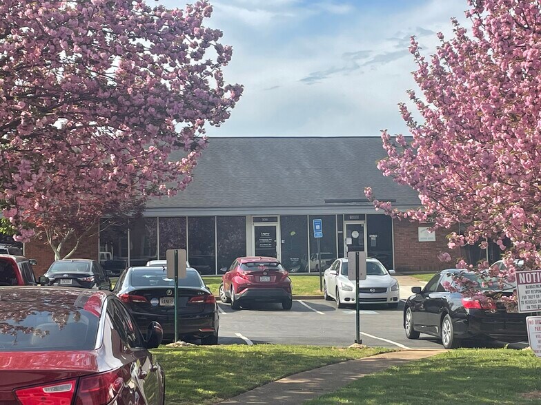More Photos Of 1400 Montreal Rd, Tucker Medical For Sale