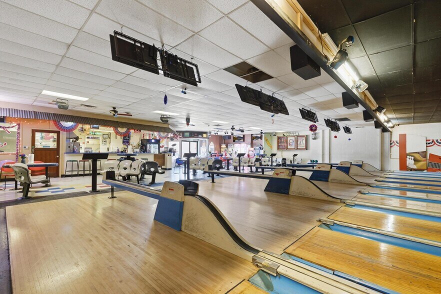 More Photos Of 420 Main St, Colusa Bowling Alley For Sale