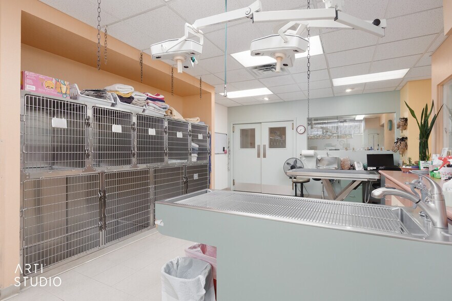 More Photos Of 371 Riverside Rd, Mesquite Veterinarian Kennel For Sale