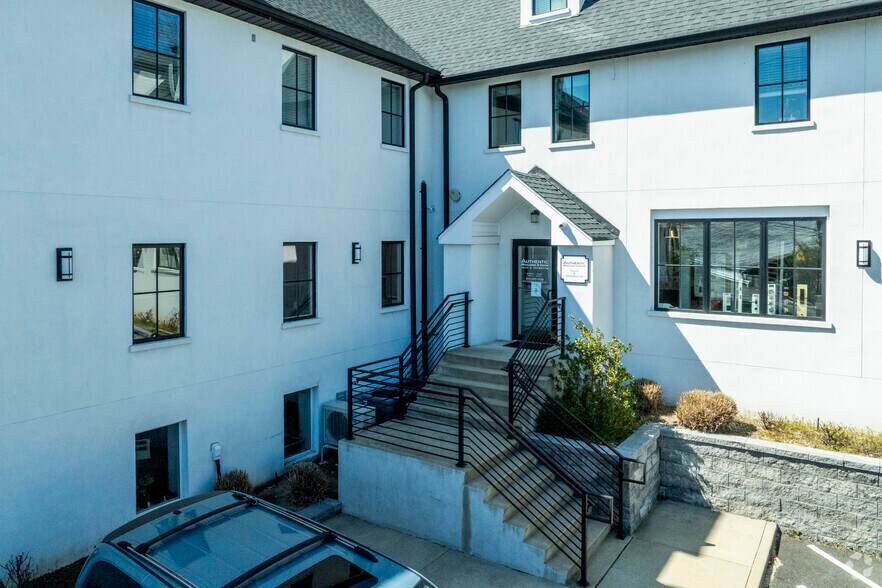 More Photos Of 80 Glen Head Rd, Glen Head Office For Lease