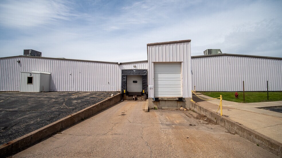 More Photos Of 901 Home St, Rushford Manufacturing For Sale