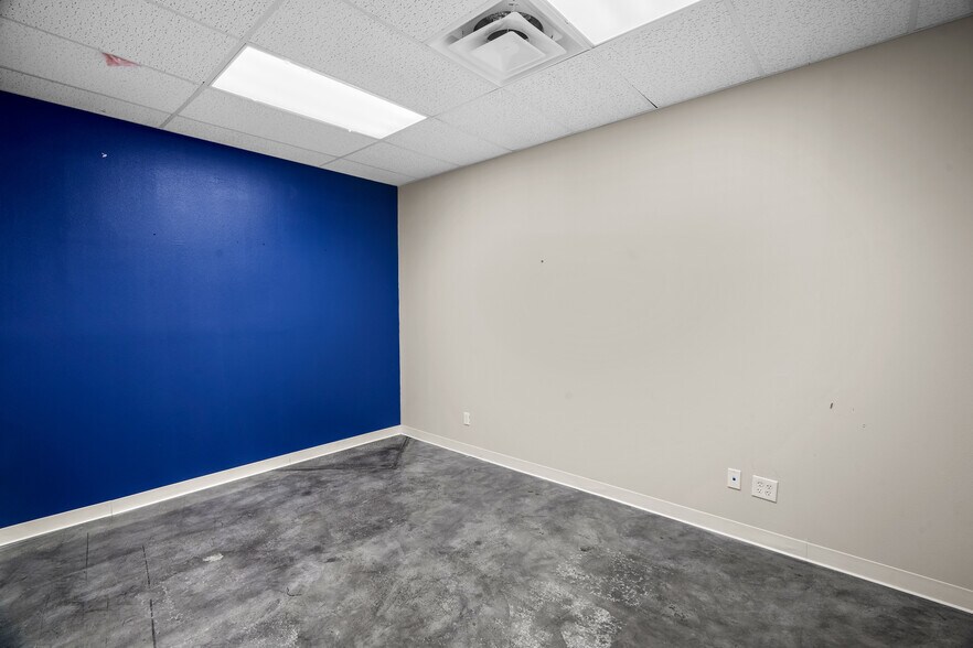 More Photos Of 2000 Lomaland Dr, El Paso Storefront Retail Office For Lease
