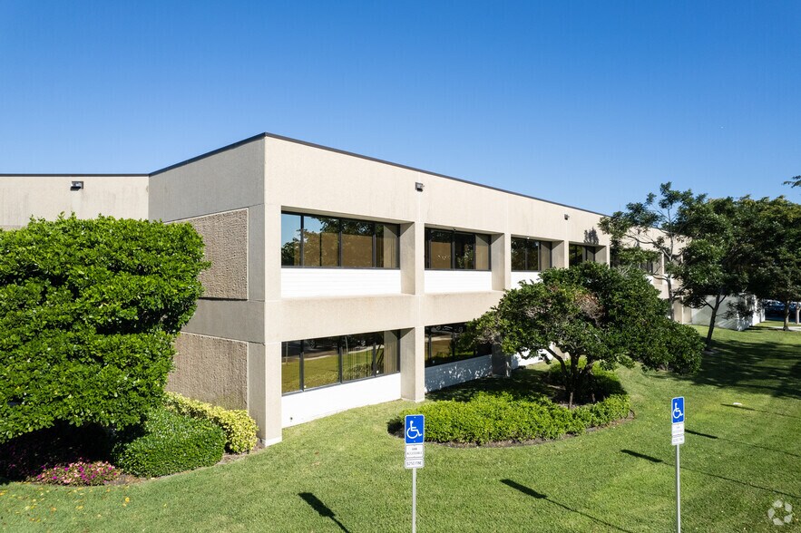 More Photos Of 7771 W Oakland Park Blvd, Fort Lauderdale Office For Lease