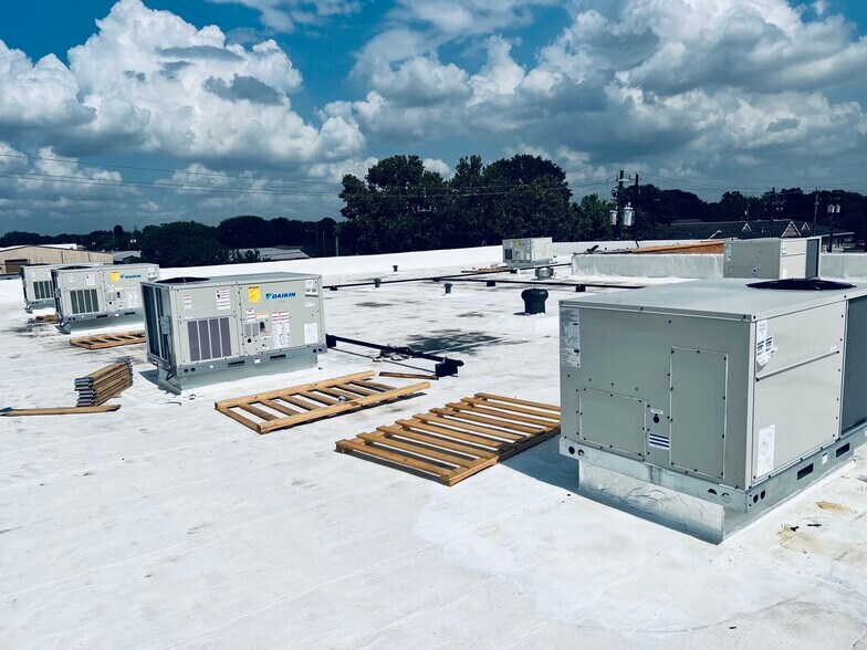 More Photos Of 100 N Main St, Galena Park Freestanding For Sale