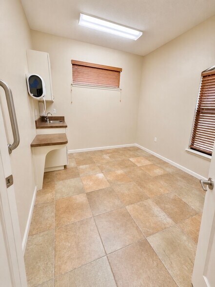 More Photos Of 1043 Town Center Dr, Orange City Medical For Lease