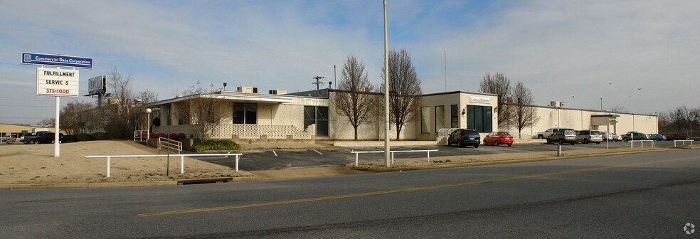 Primary Photo Of 3600 Regal Blvd, Memphis Showroom For Lease