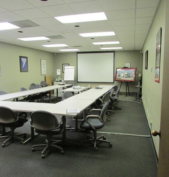 More Photos Of 5114 Railroad St, Deer Park Warehouse For Lease