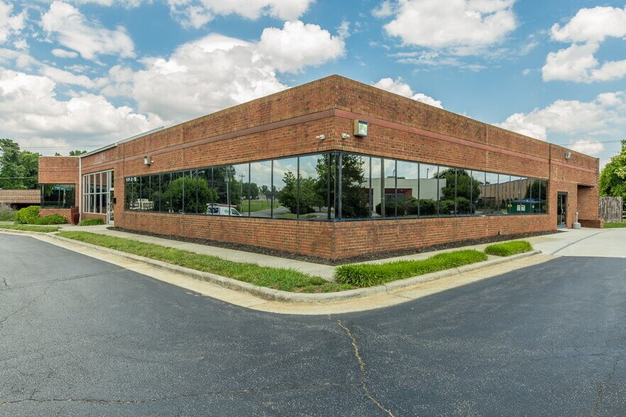 More Photos Of 115 Pomona Dr, Greensboro Office Residential For Lease