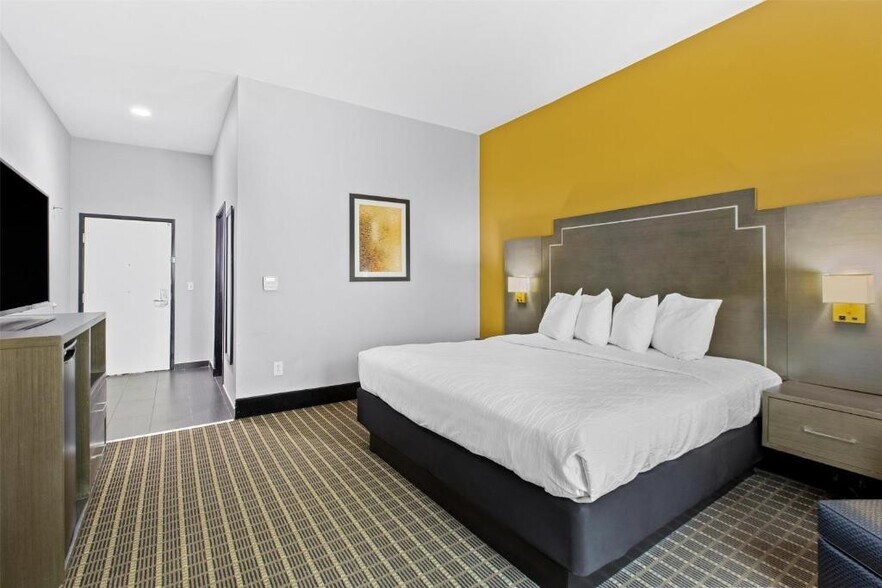 More Photos Of 13600 Hartman Ln, Walker Hotel For Sale