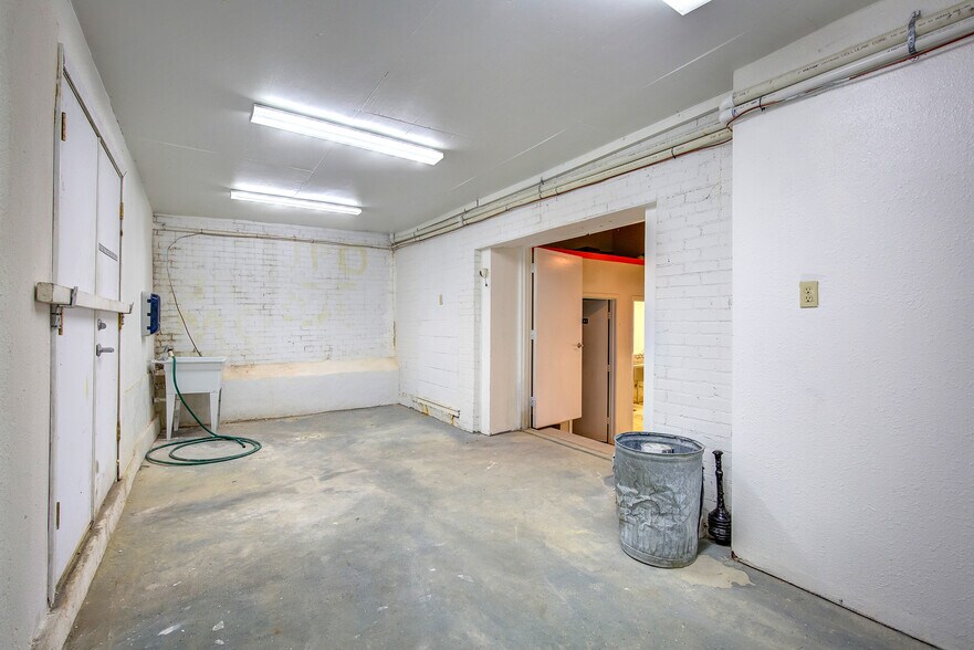 More Photos Of 1213 Washington St, Commerce Storefront Retail Office For Sale