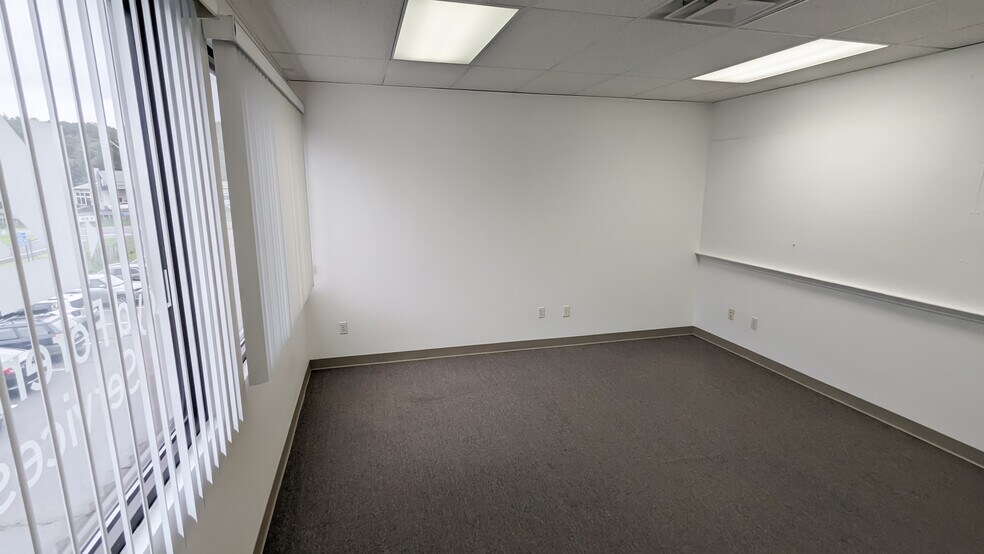 More Photos Of 1795 Boston Post Rd, Guilford Office For Sale