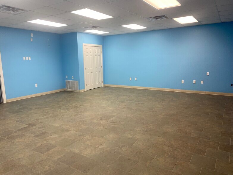 More Photos Of 5809 N State Highway 6, Waco Warehouse For Lease