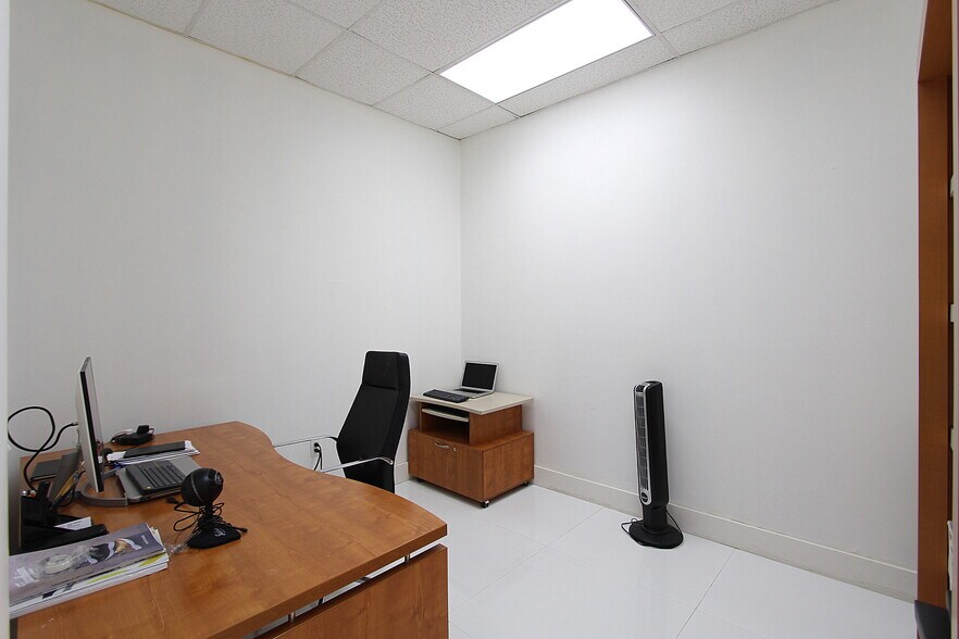 More Photos Of 2520 NW 97th Ave, Doral Showroom For Lease