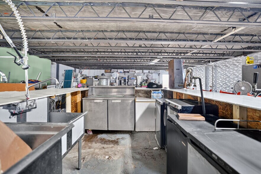 More Photos Of 8485-8499 NW 54th St, Miami Warehouse For Sale