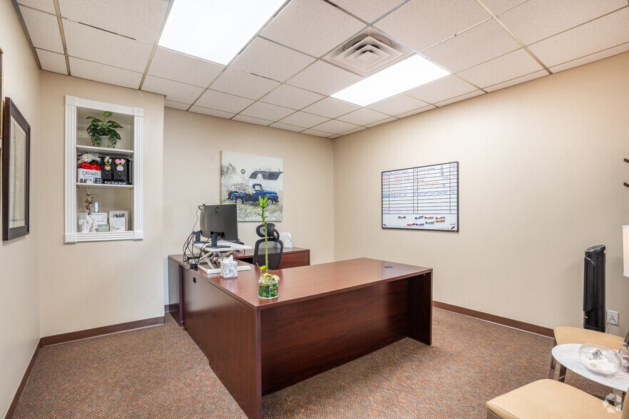 More Photos Of 905 N Logan St, Texas City Office For Sale