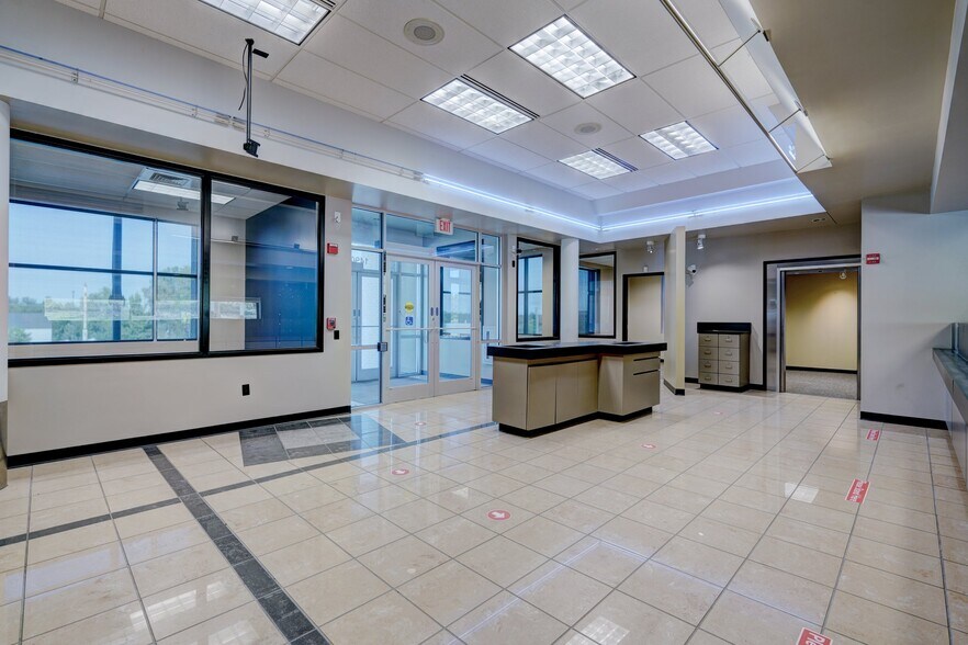 More Photos Of 14900 SE 29th St, Choctaw Bank For Lease