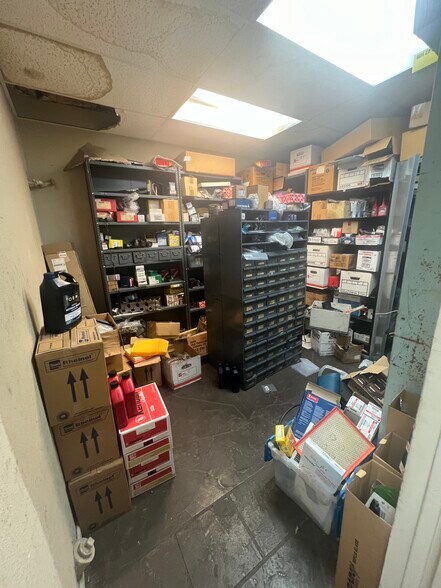 More Photos Of 17733 Chatsworth St, Granada Hills Auto Repair For Sale